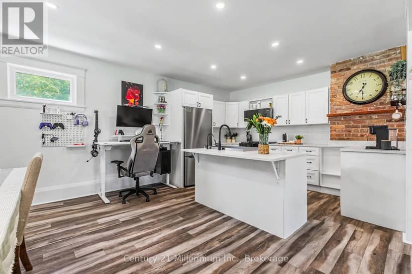 680193 Chatsworth Road 24 — photo 12 of 40