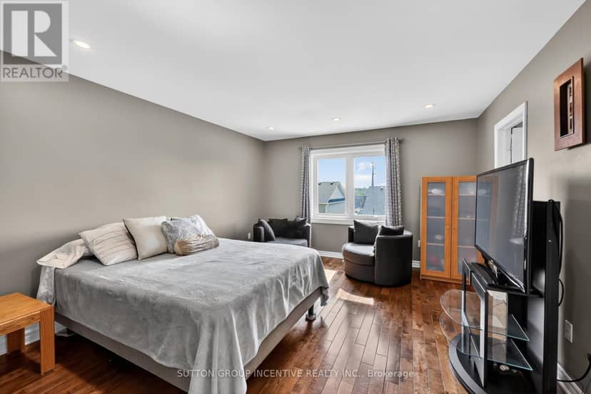 60 Succession Crescent — photo 18 of 40