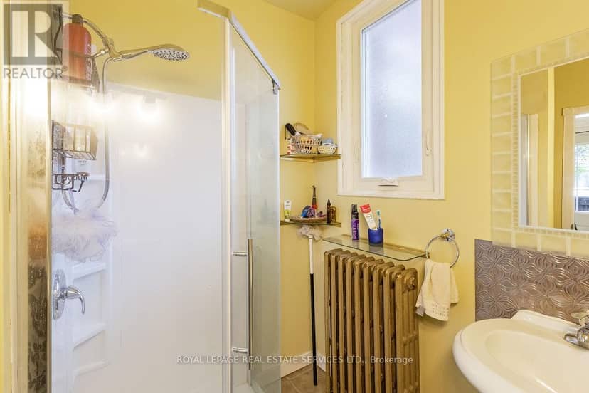 100 Wentworth Street S — photo 13 of 37