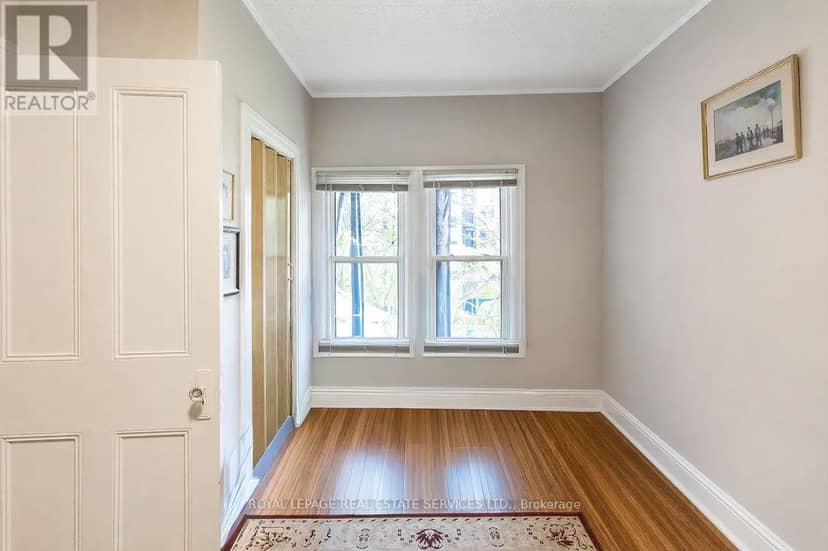 100 Wentworth Street S — photo 15 of 37