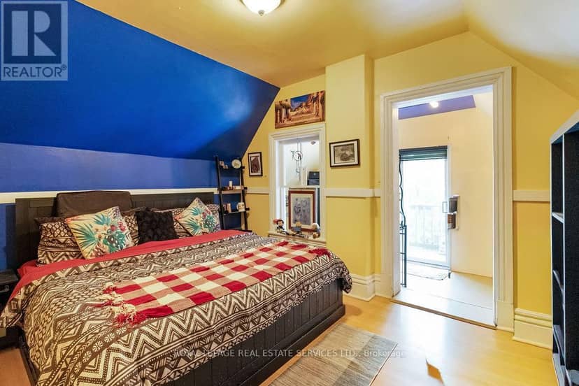 100 Wentworth Street S — photo 20 of 37