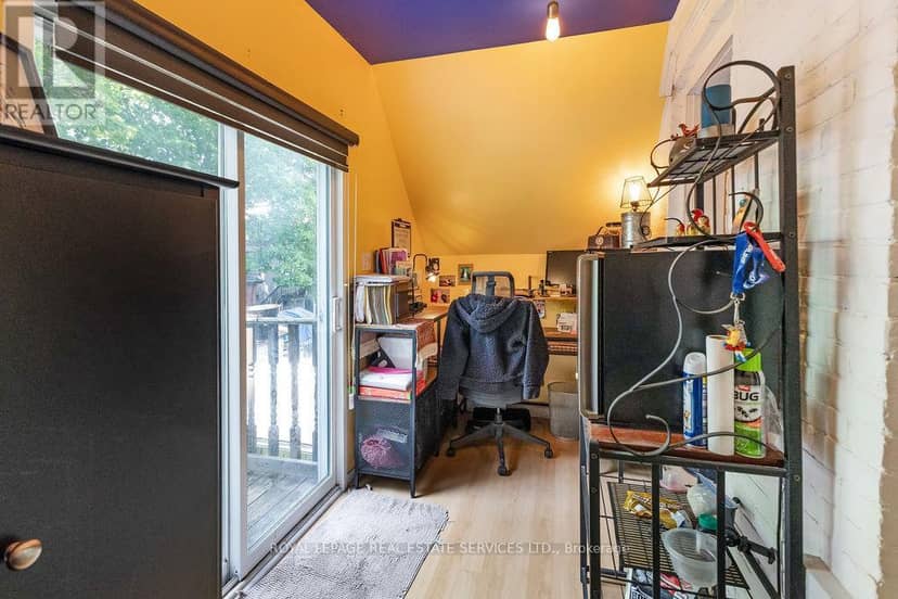 100 Wentworth Street S — photo 21 of 37