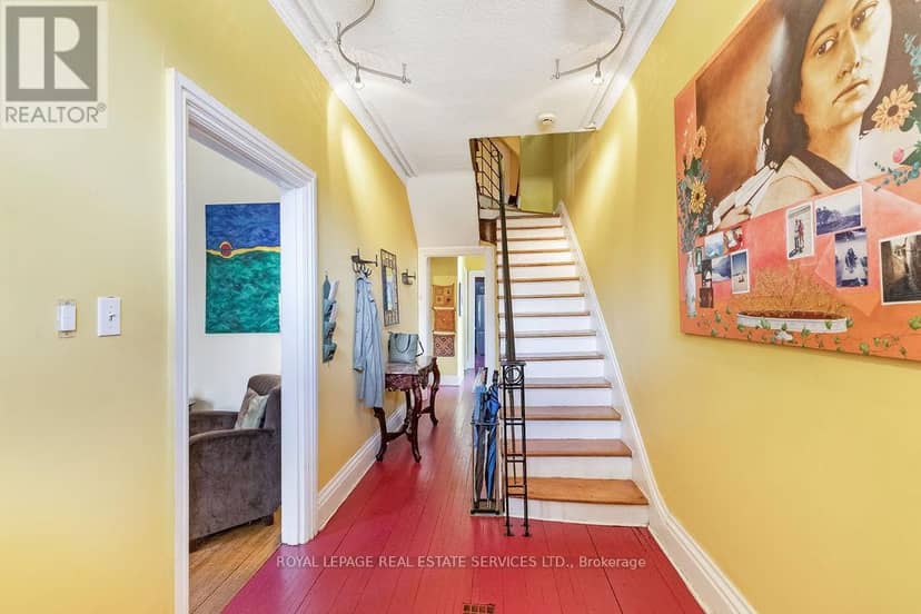 100 Wentworth Street S — photo 4 of 37