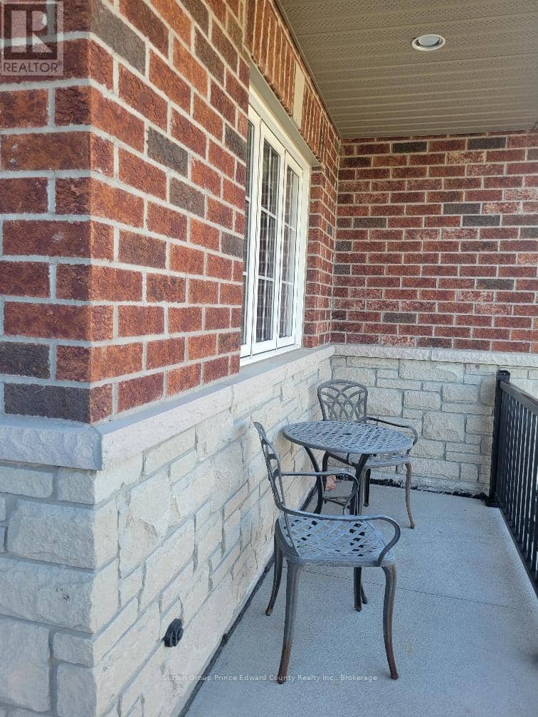 5 - 16 Lane Avenue — photo 4 of 40
