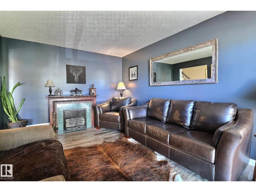 5315 39 AV NW — photo 12 of 23