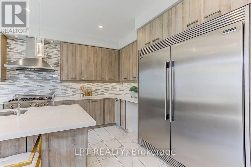 12 Baleberry Crescent — photo 17 of 32