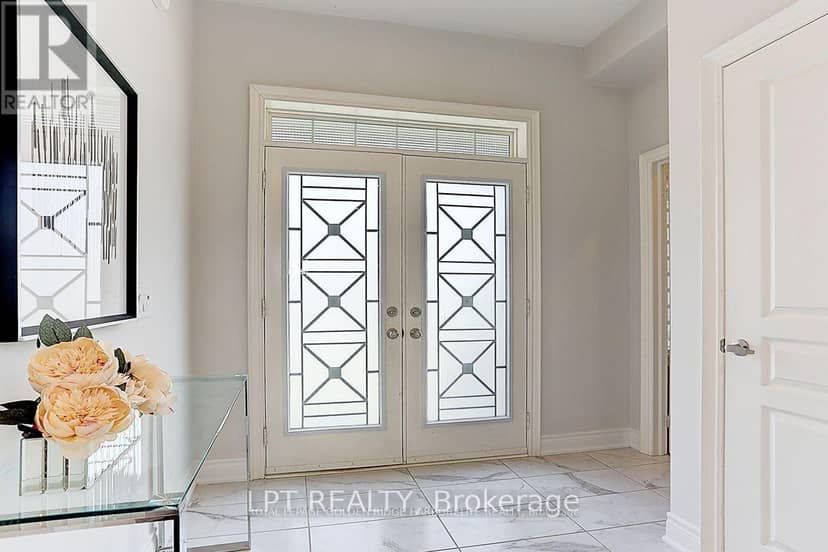 12 Baleberry Crescent — photo 2 of 32