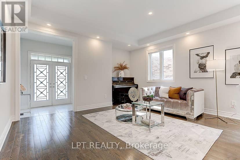 12 Baleberry Crescent — photo 3 of 32