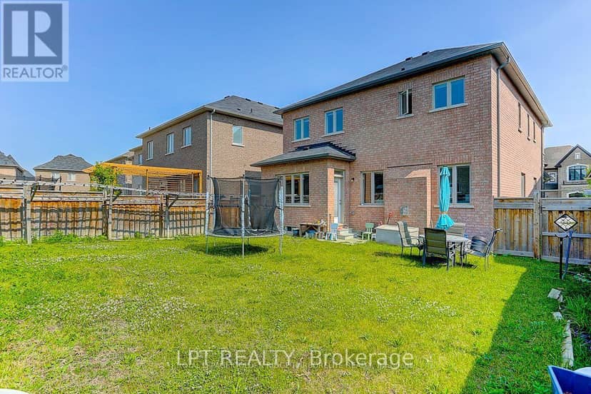 12 Baleberry Crescent — photo 32 of 32