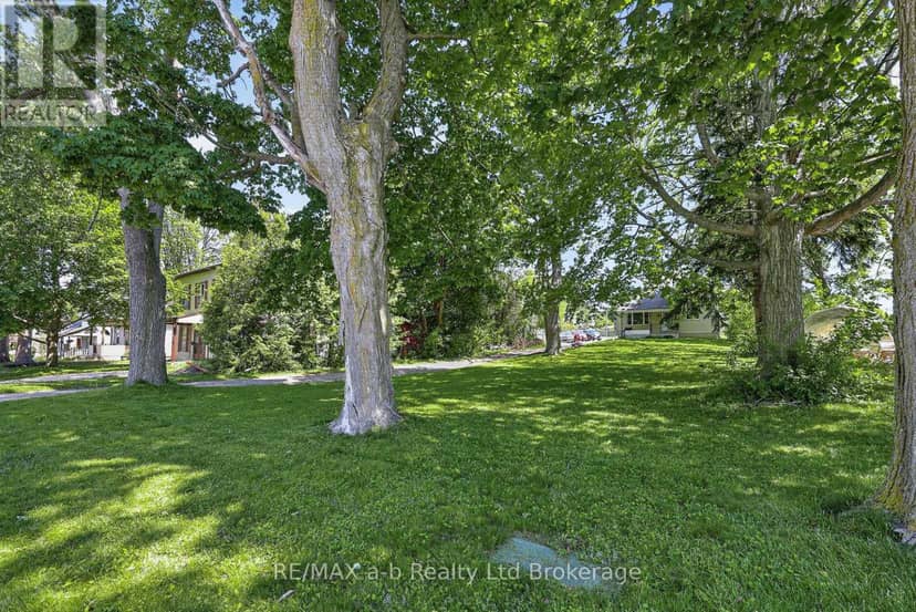 305 Hall Street — photo 3 of 6