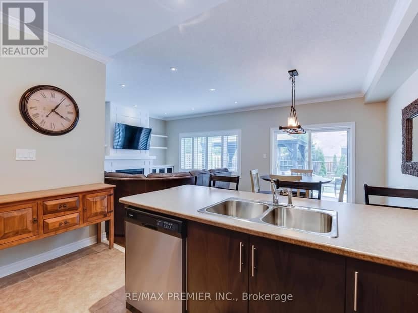 12 Pearcey Crescent — photo 4 of 4
