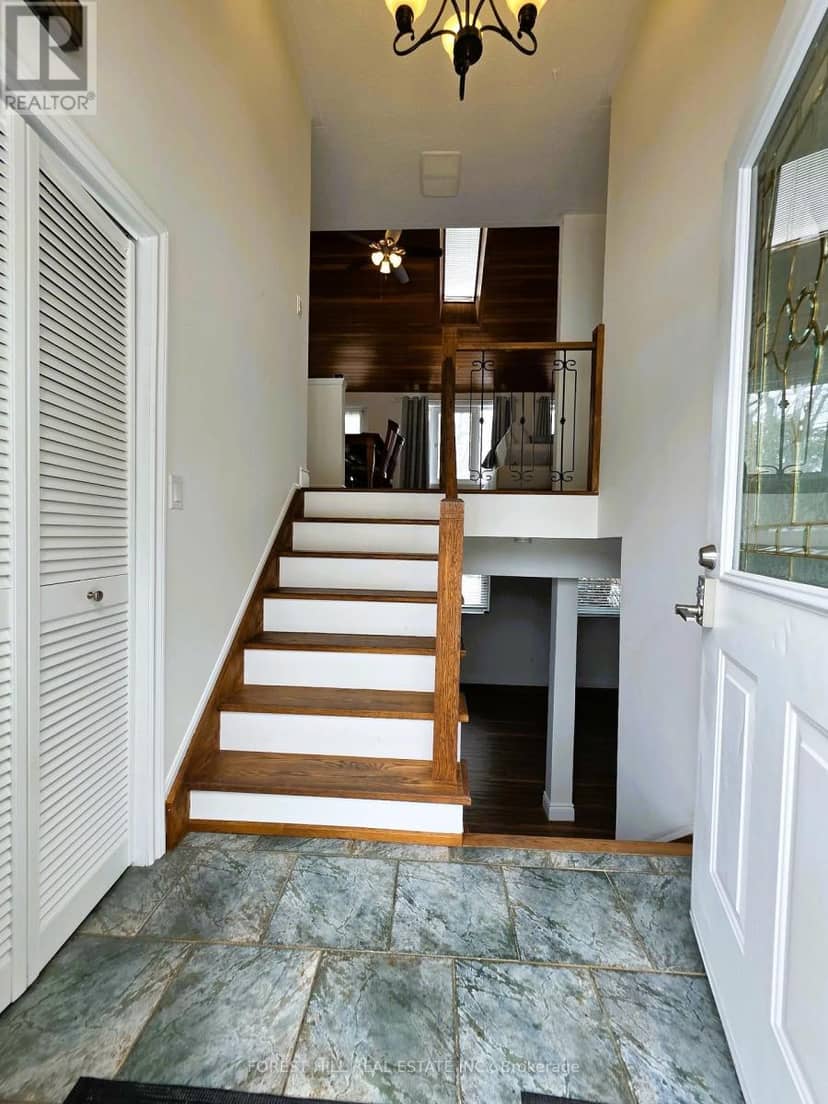 859 Lakeshore Road E — photo 4 of 40