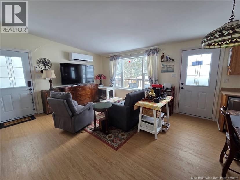 36 Hayward Lane — photo 3 of 34