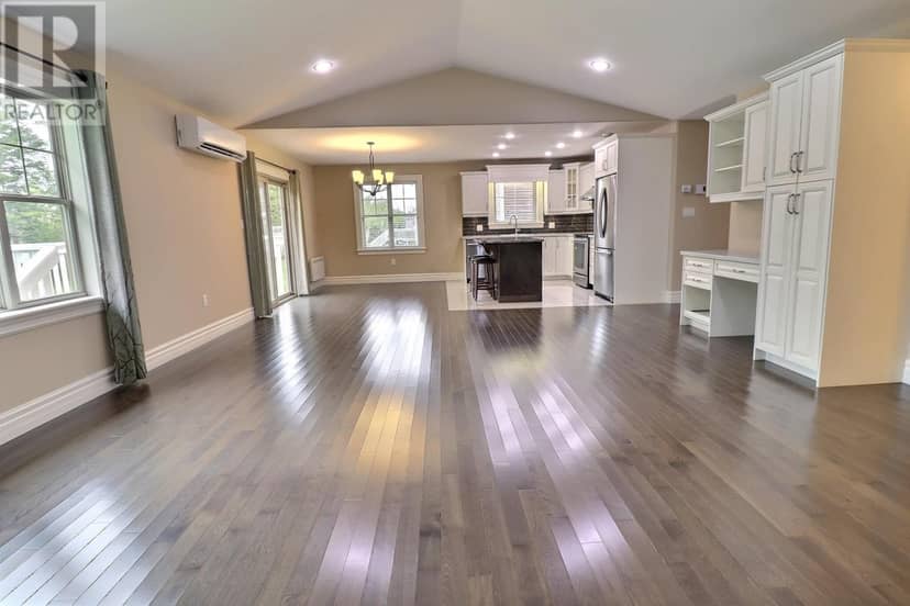 65 Southampton Drive — photo 14 of 30