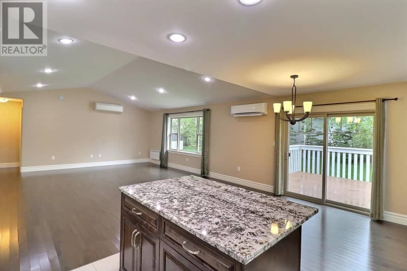 65 Southampton Drive — photo 6 of 30