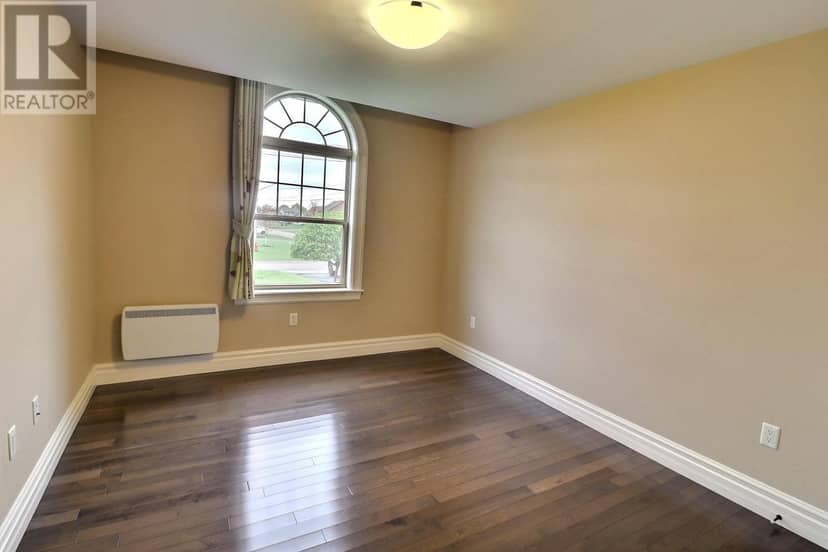 65 Southampton Drive — photo 8 of 30