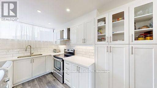 806 - 4673 Jane Street — photo 3 of 8