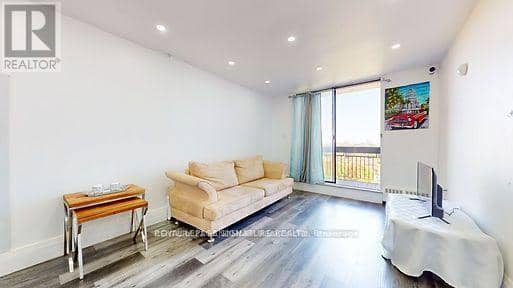 806 - 4673 Jane Street — photo 5 of 8