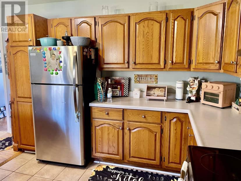 91 Meech Avenue — photo 4 of 17