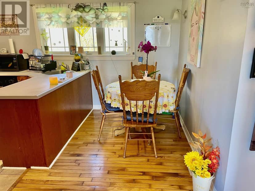 91 Meech Avenue — photo 7 of 17