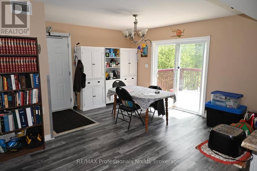 103 St Lawrence Street W — photo 5 of 40