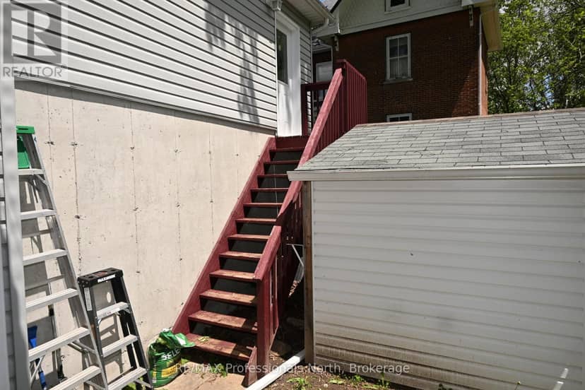 103 St Lawrence Street W — photo 37 of 40