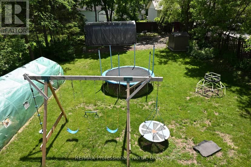 103 St Lawrence Street W — photo 36 of 40