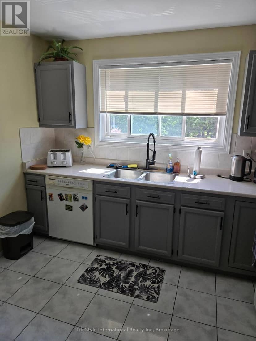 16 - 201 Silvercreek Parkway N, Guelph, photo 3