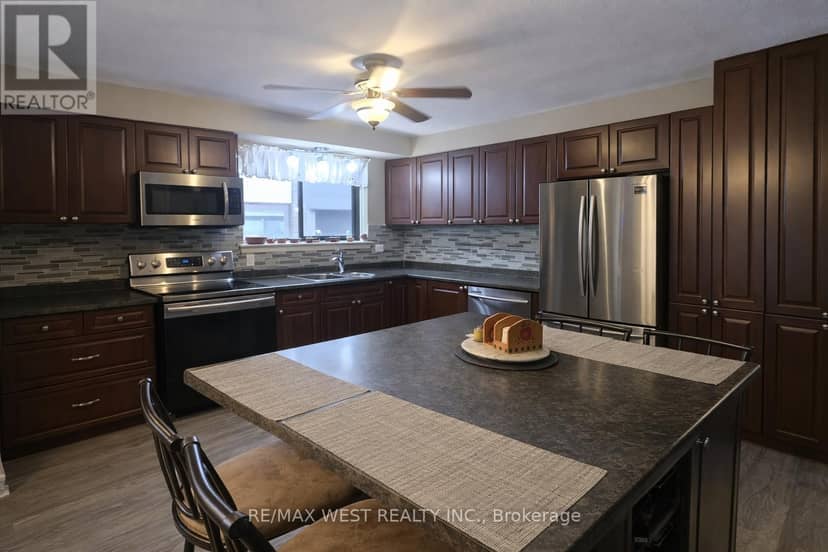 662 Balsam Crescent — photo 3 of 3