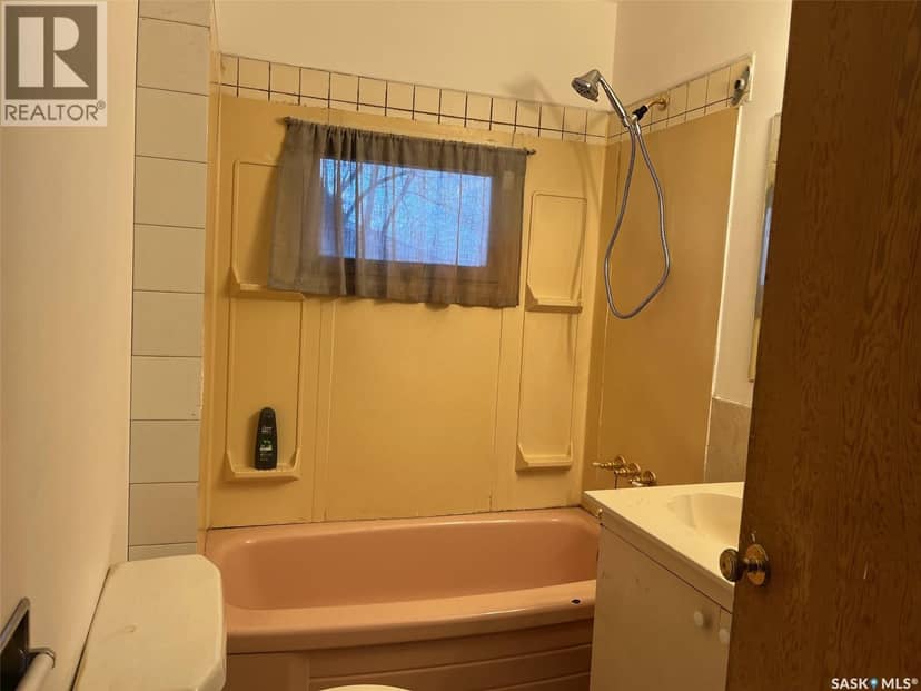 211 2nd STREET E — photo 11 of 23
