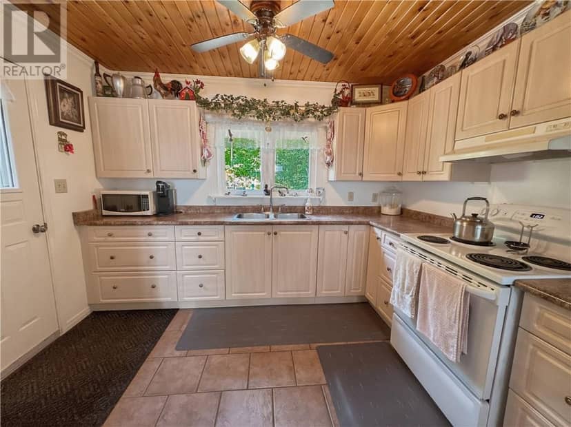 700 Ice Lake Drive, Gore Bay, Manitoulin Island, photo 7