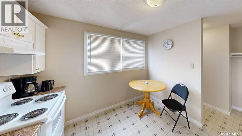 6 Mackenzie MEWS — photo 10 of 33