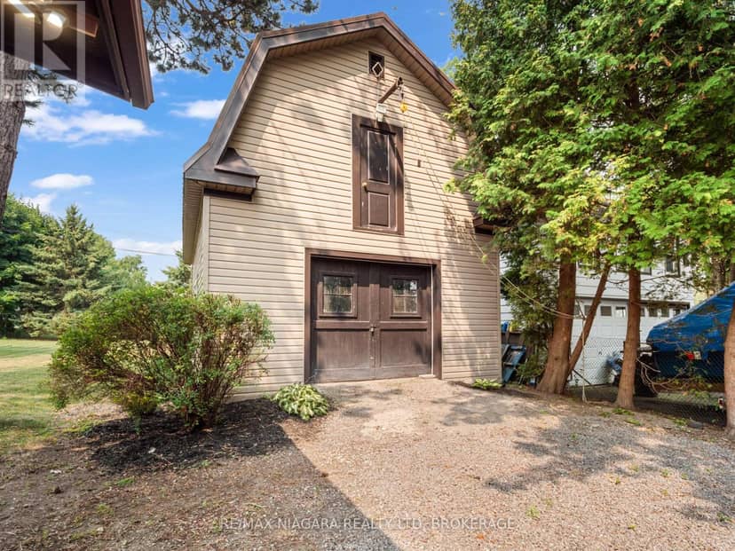 735 Niagara Boulevard — photo 3 of 40