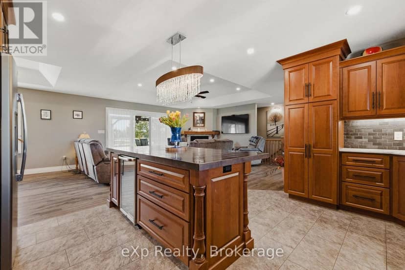 100 Harris Crescent — photo 19 of 40