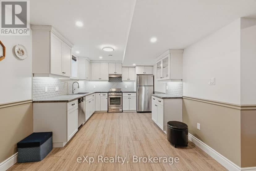 100 Harris Crescent — photo 31 of 40