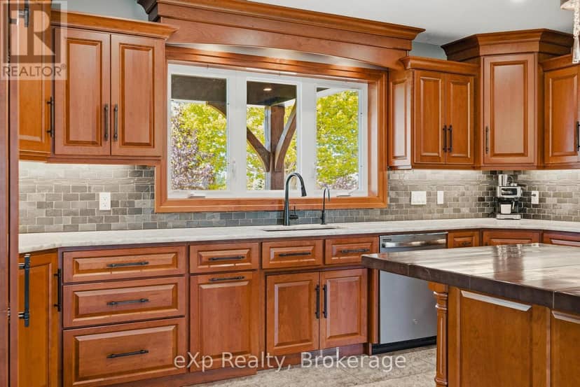 100 Harris Crescent — photo 8 of 40