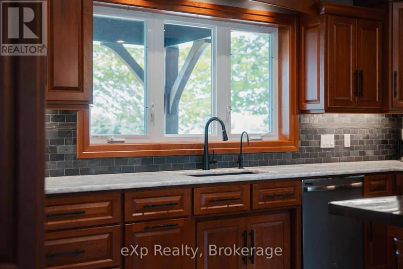 100 Harris Crescent — photo 9 of 40