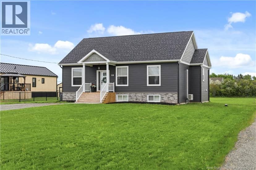 18 Bedeche Street — photo 1 of 38