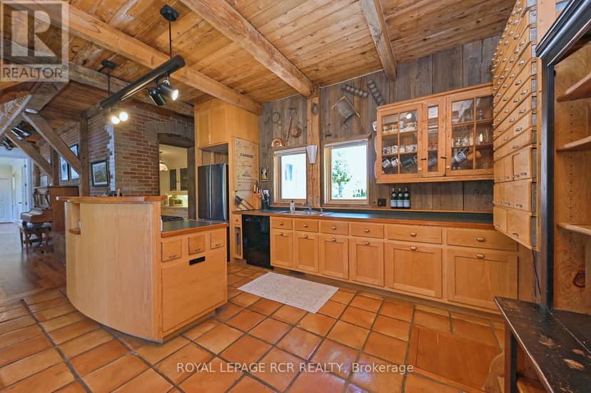 836206 4th Line — photo 8 of 40