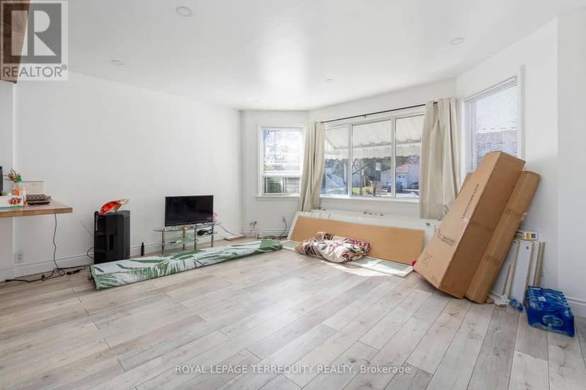 64 Pelmo Crescent, Toronto, photo 5
