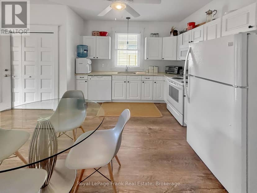 85 - 87 Butternut Lane — photo 13 of 40