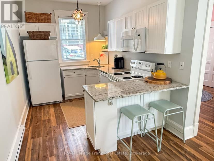 215 - 5 Hollow Lane — photo 11 of 40