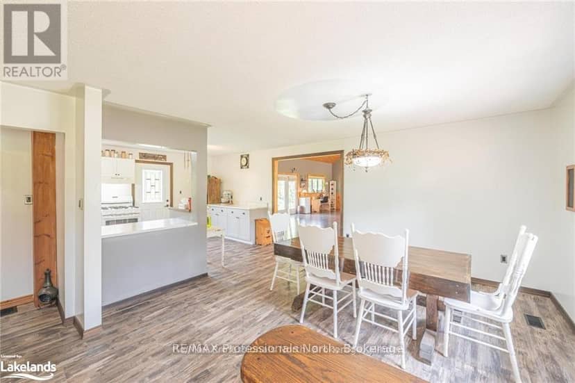 1026 Dewey Street — photo 15 of 40
