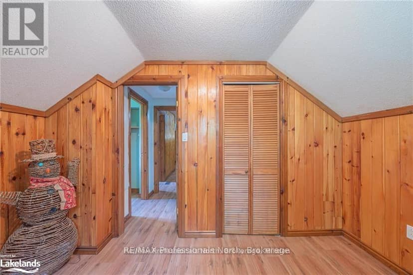 1026 Dewey Street — photo 32 of 40