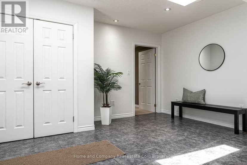 50 Dufferin Street — photo 11 of 40