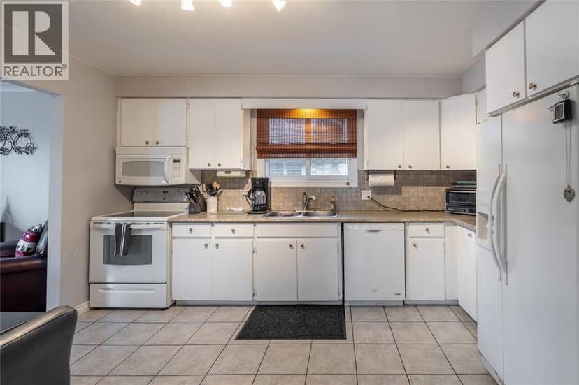 1170 Cathcart Boulevard — photo 10 of 40