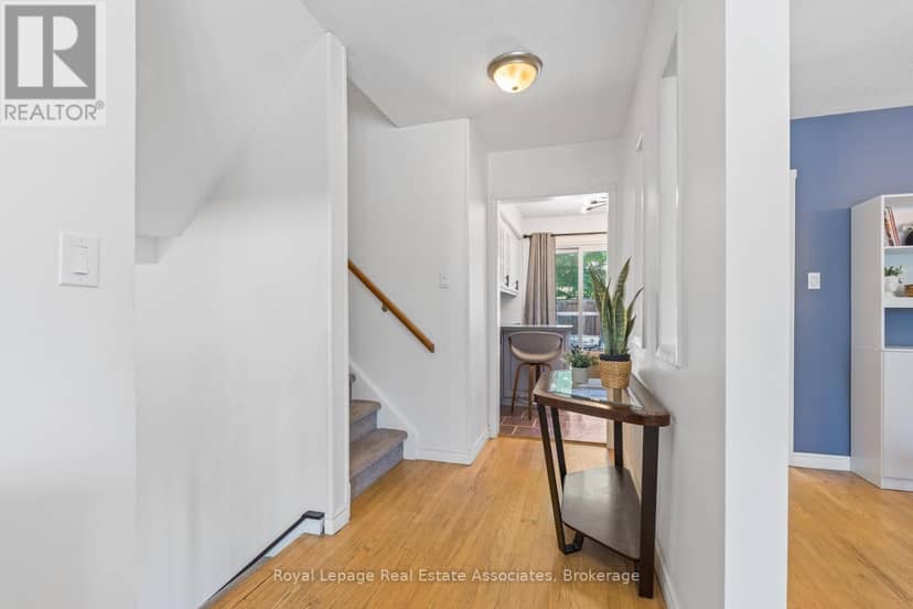 26 Marilyn Crescent — photo 16 of 40