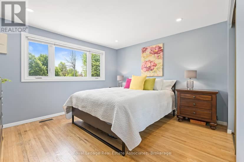 26 Marilyn Crescent — photo 18 of 40