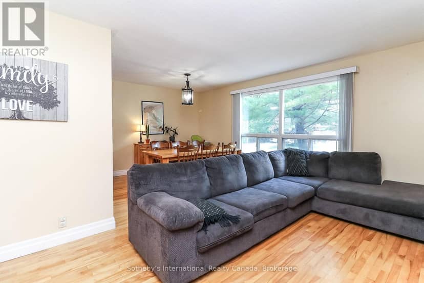 33 Parkwood Drive — photo 10 of 40