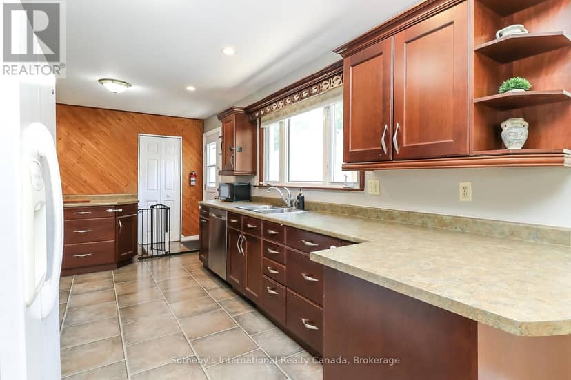 33 Parkwood Drive — photo 15 of 40